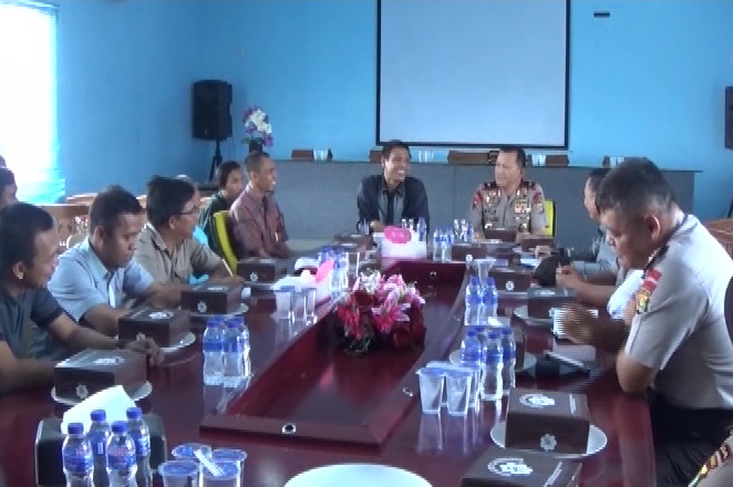 Kapolda Ajak Jajaran Humas Kunjungi Graha Pena Lampung Kapolda Ajak Jajaran Humas Kunjungi Graha Pena Lampung