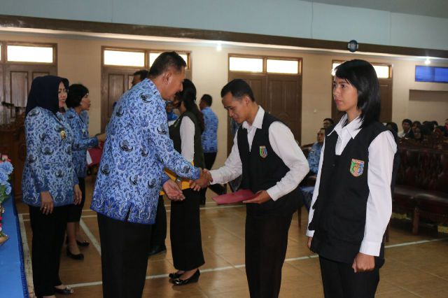 Pemerintah Provinsi Lampung Melepas Ratusan Peserta Lampung Mengajar
